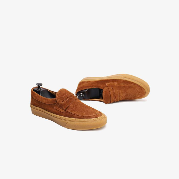 Round Toe Cowhide Loafer.